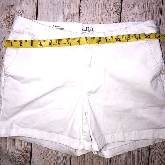 NWOT womens size 6 ana mid rise twill shorts - Picture 3 of 5